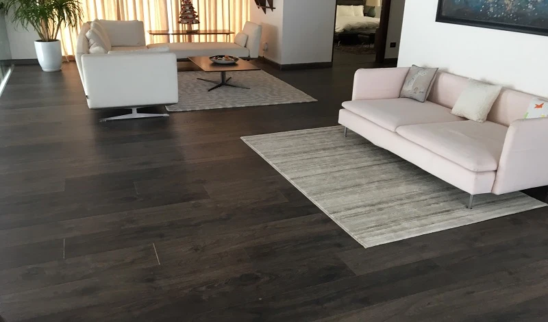 Mẫu sàn gỗ óc chó màu đậm