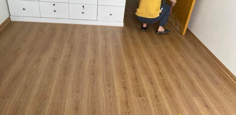 Sàn gỗ 12mm màu nâu sang trọng
