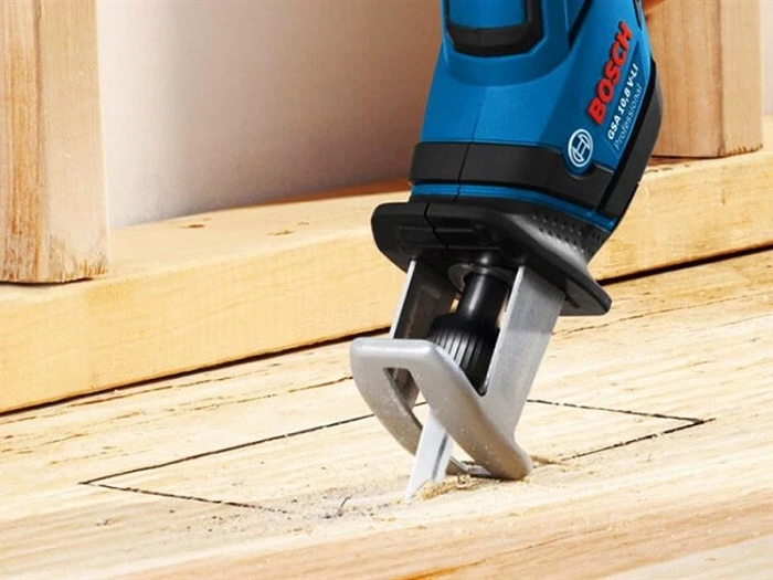 Dụng Cụ Khi Lắp Đặt Sàn Gỗ Để Cắt Gỗ