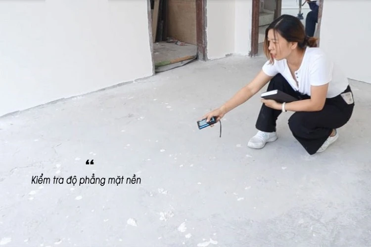 Đầu tiên cần khảo sát khu vực dự tính lắp đặt sàn gỗ