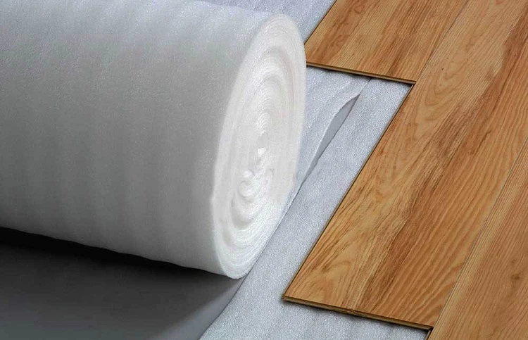 Không Sử Dụng Xốp Lót Chuyên Dụng Dành Cho Sàn Gỗ