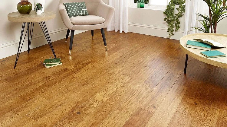 Mẫu sàn gỗ công nghiệp màu vàng nâu có vân gỗ tự nhiên