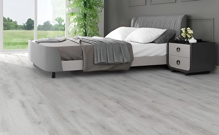 Sàn gỗ màu xám ghi lát nền phòng ngủ đơn giản