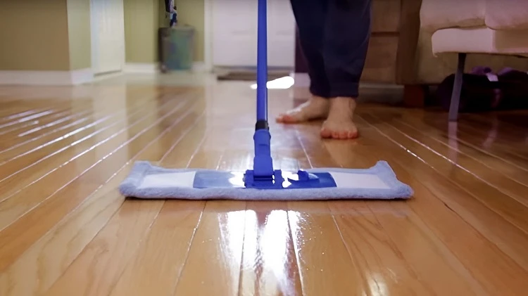Cần làm khô môi trường xung quanh khi xử lý sàn gỗ bị ngấm nước