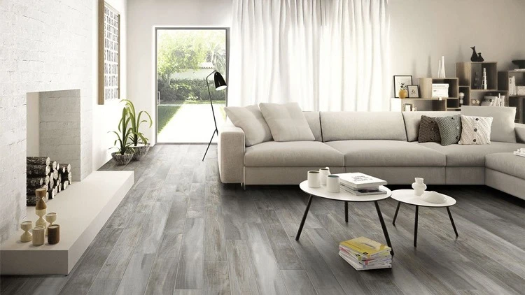 Người mệnh kim hợp phong thủy với sàn gỗ màu xám